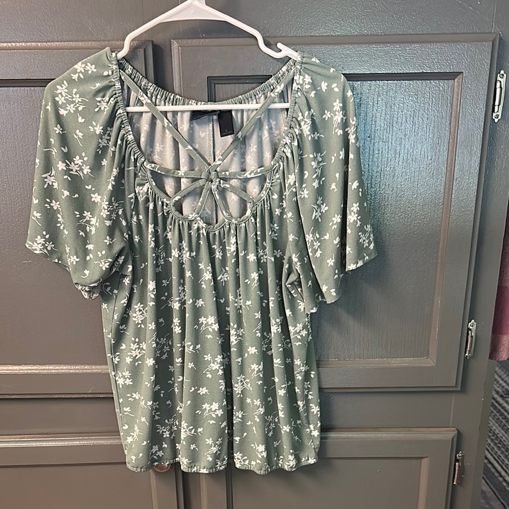 Floral Green Women's Top from Buckle